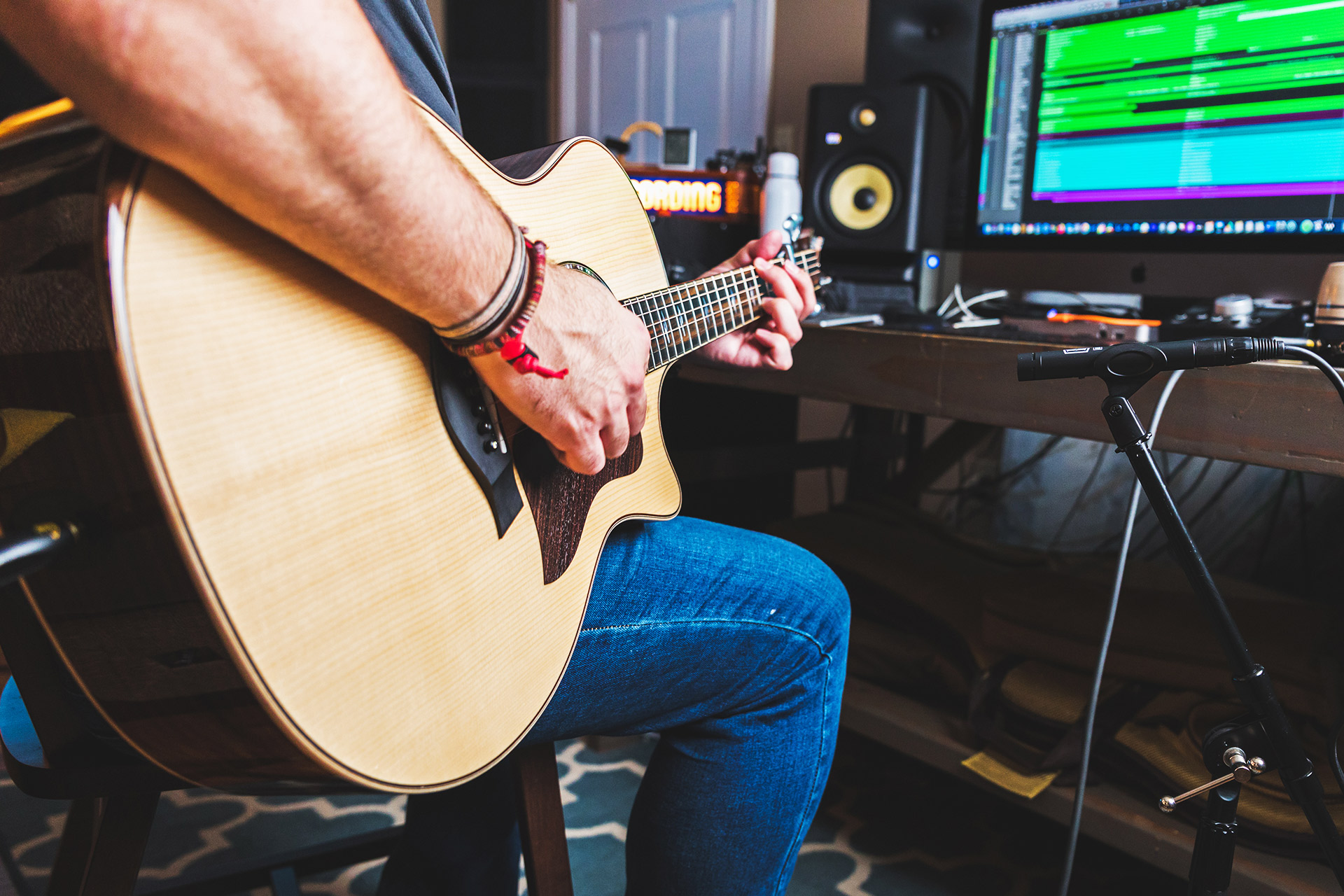 Un'introduzione alla registrazione con la chitarra acustica