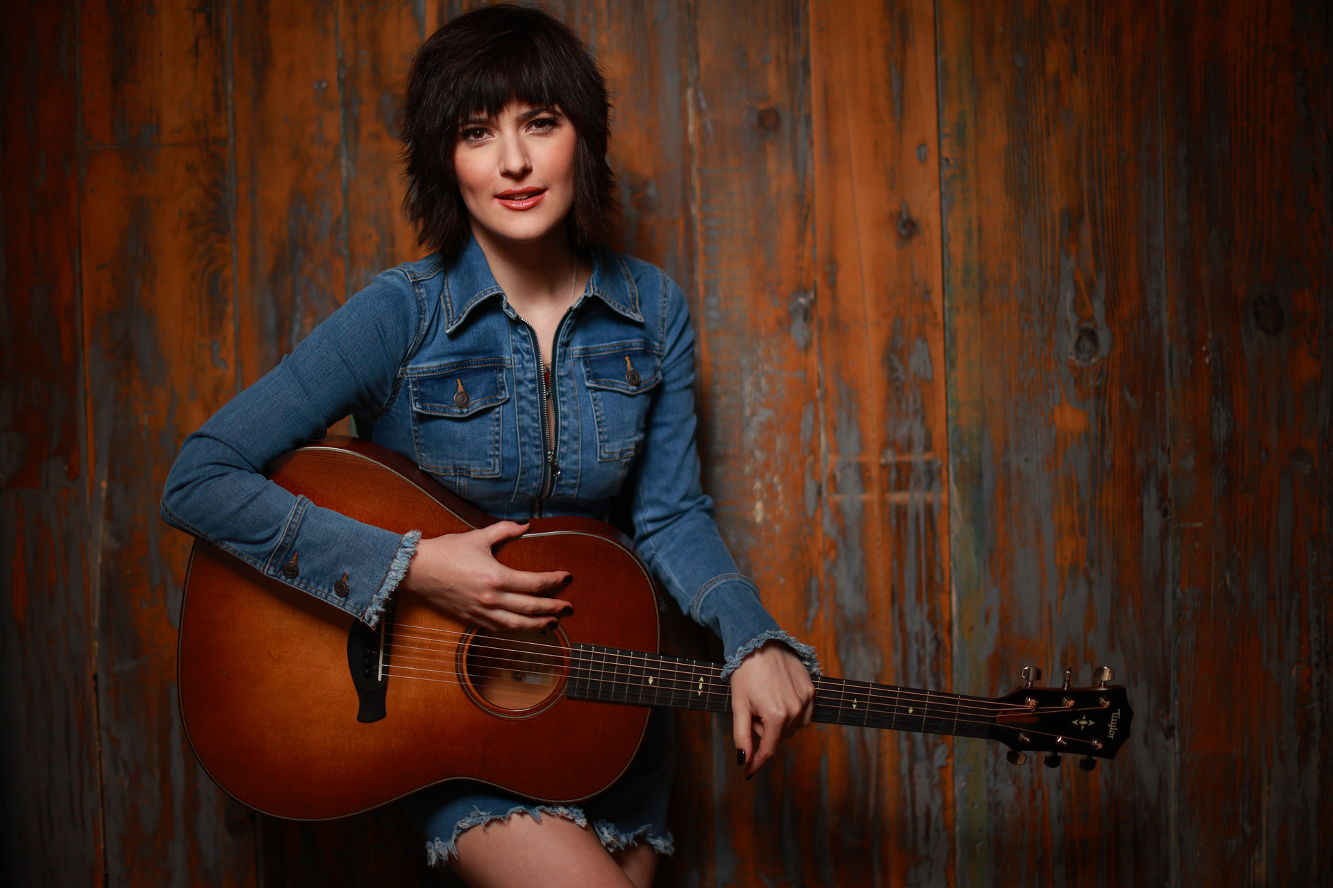 https://woodandsteel.taylorguitars.com/wp-content/uploads/2022/09/WS-Sara-Niemietz-22-credit-Jeff-Xander.jpg